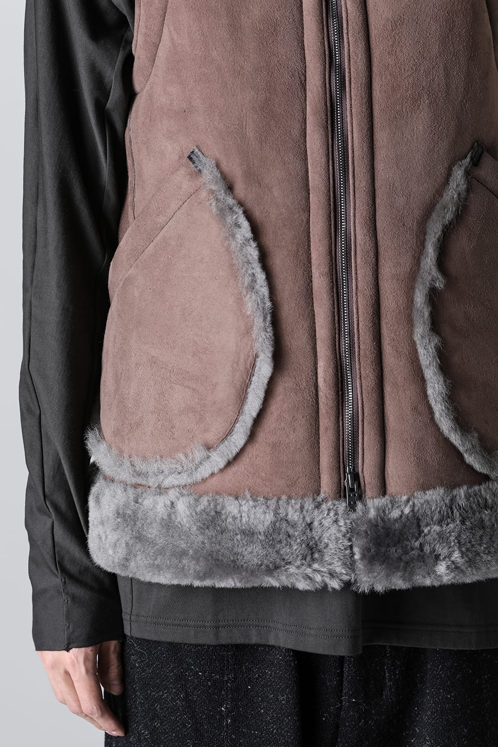 ハイネックベスト シープスキン ワームグレイ