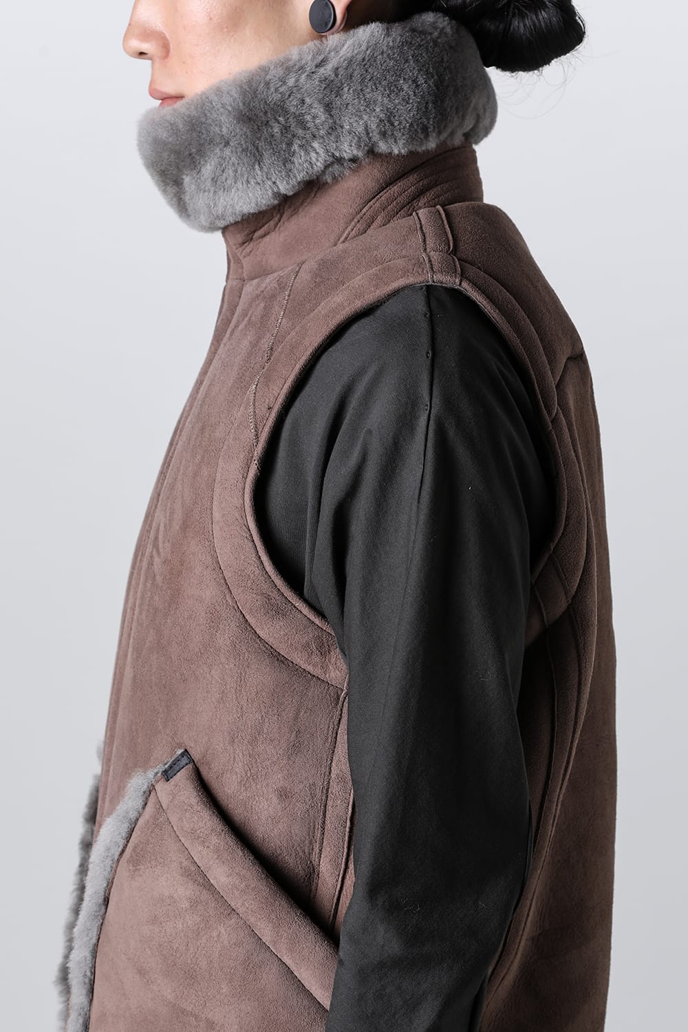 ハイネックベスト シープスキン ワームグレイ