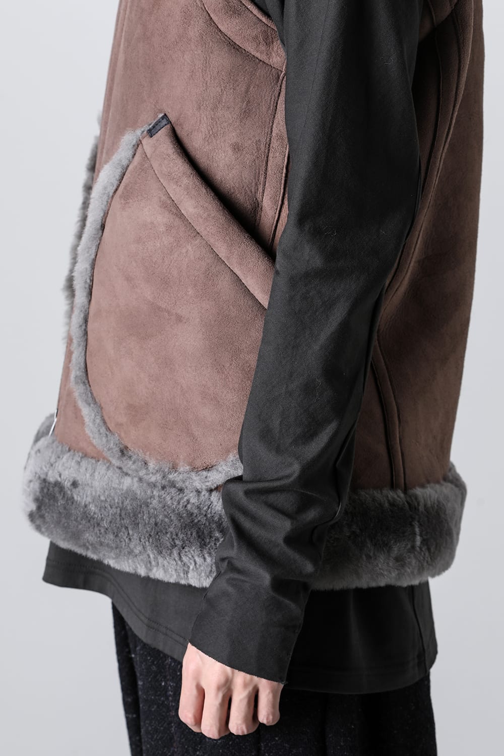 ハイネックベスト シープスキン ワームグレイ