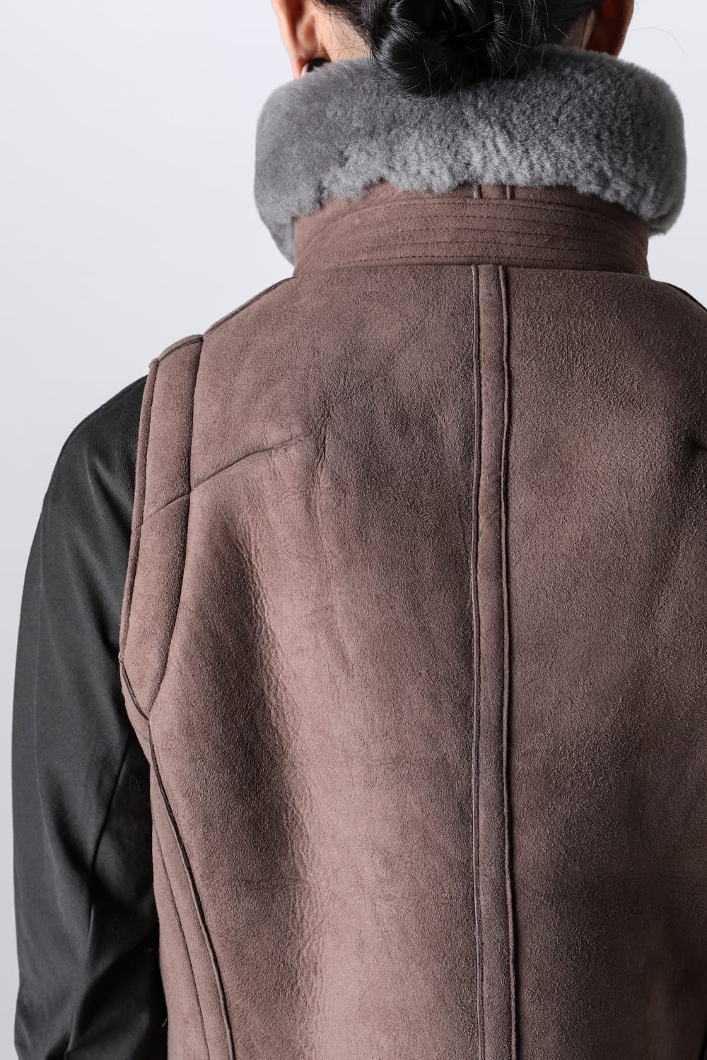 ハイネックベスト シープスキン ワームグレイ