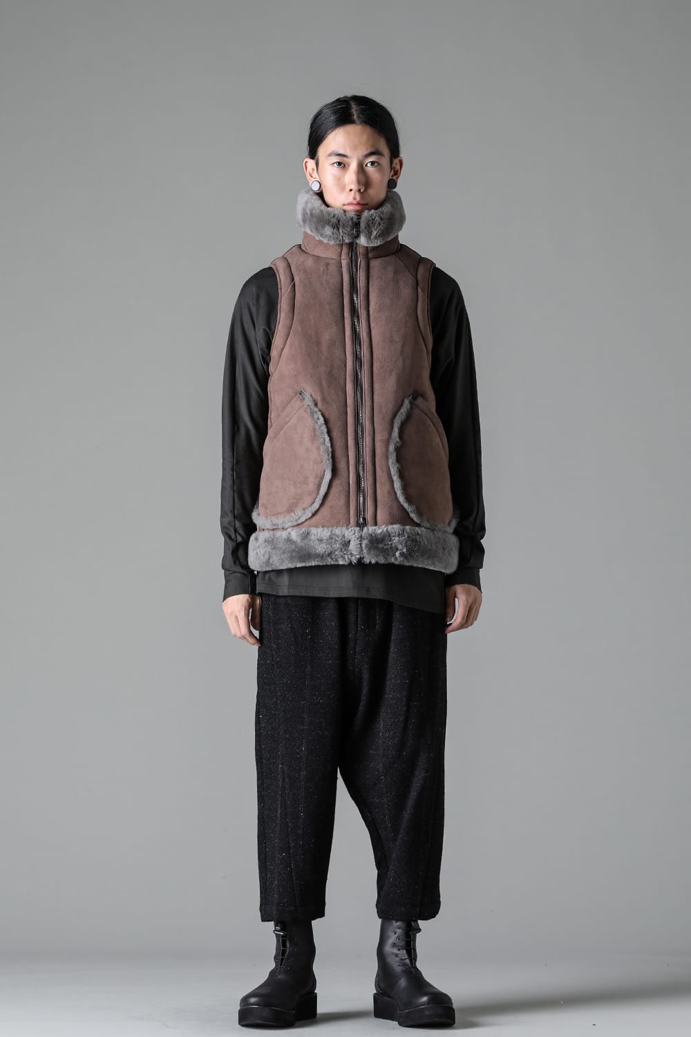 ハイネックベスト シープスキン ワームグレイ