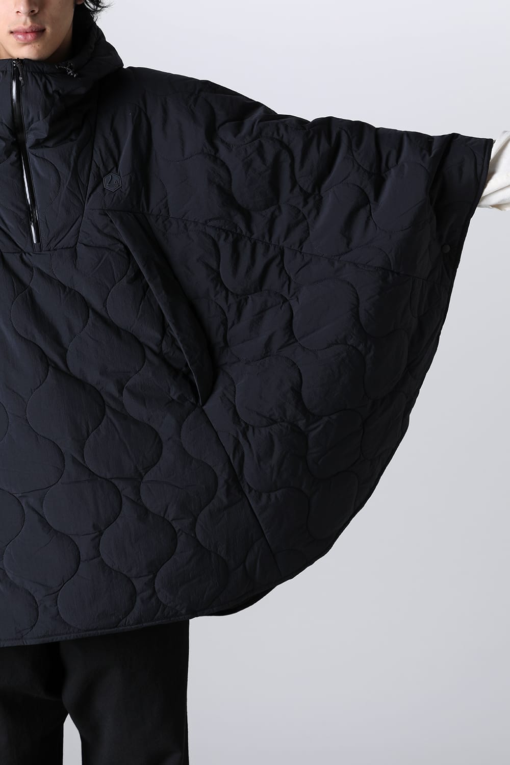 Heating Poncho Black