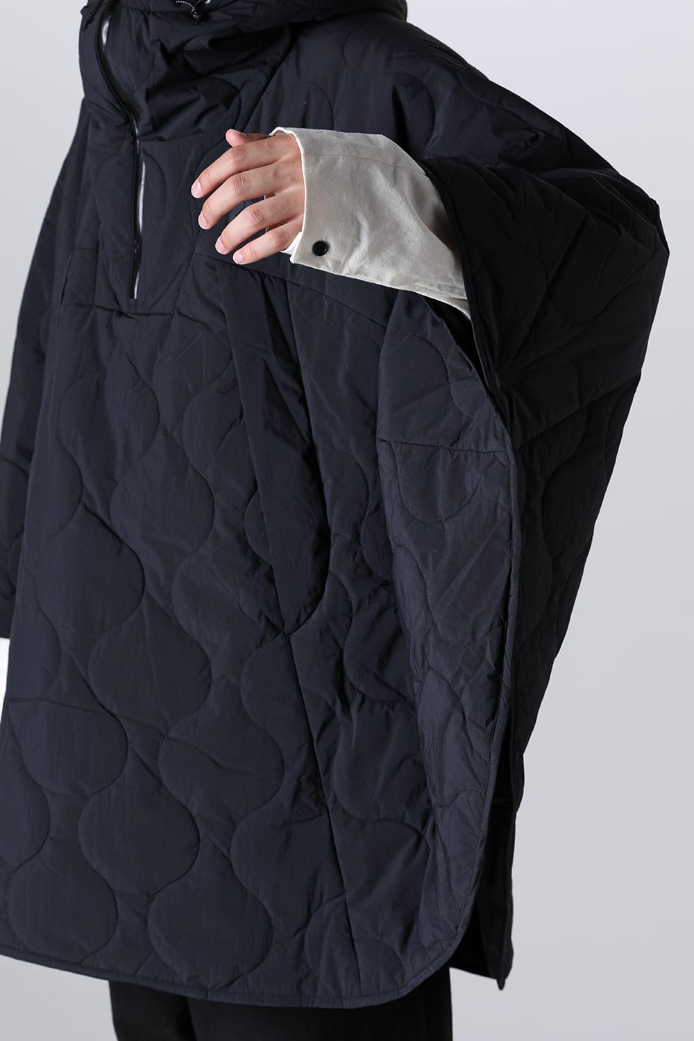 Heating Poncho Black