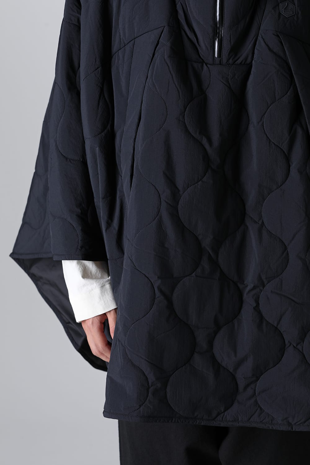 Heating Poncho Black
