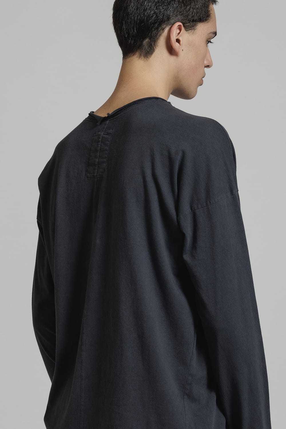 プロダクト ダイ カットオフ ロングスリーブTシャツ ネイビーグレー