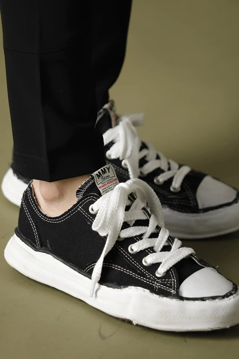 PETERSON Canvas Low Cut Sneaker Black