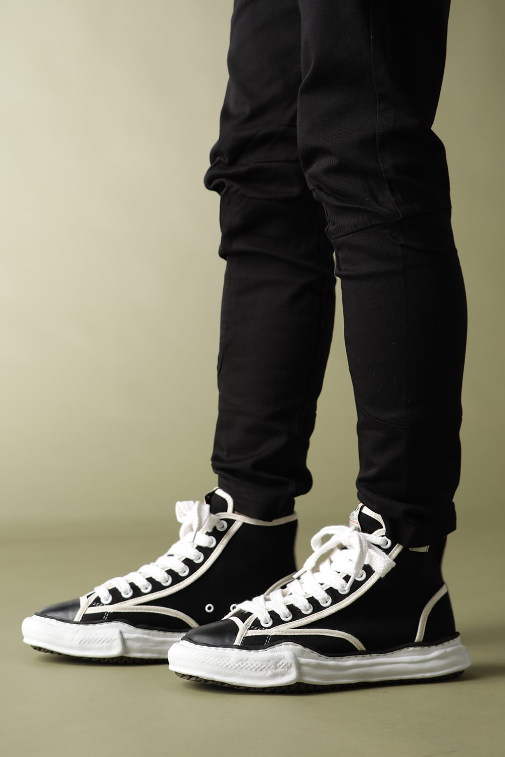 Original sole Trick detail hiptop sneaker Black Delivery END of September