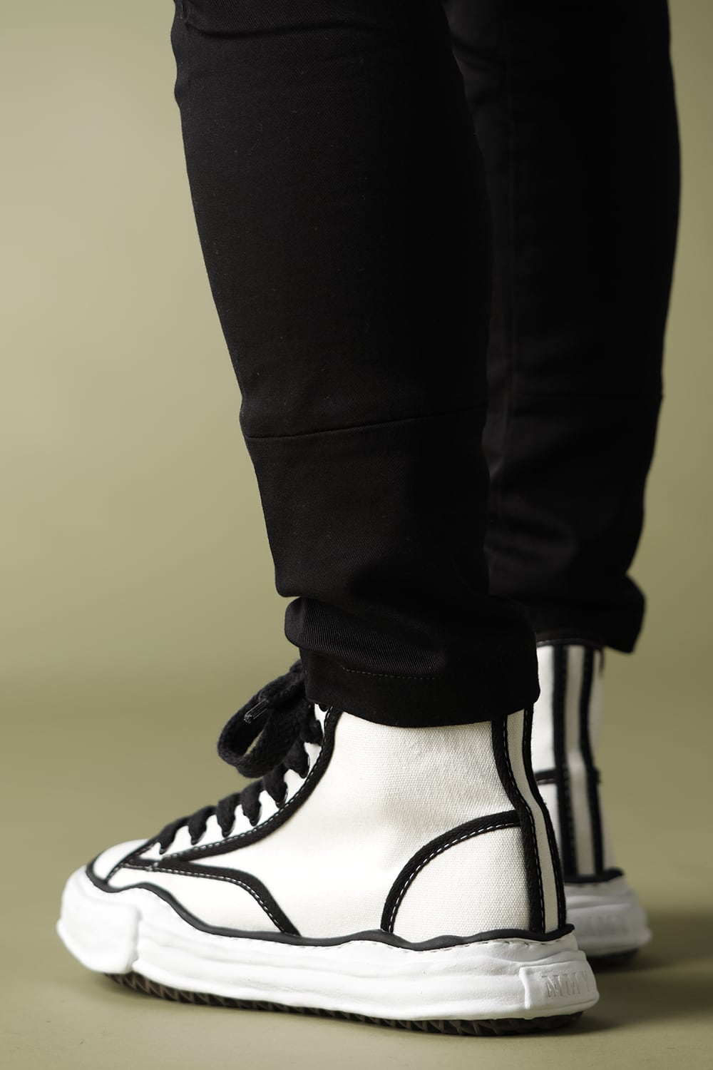 Original sole Trick detail hiptop sneaker White Delivery END of September