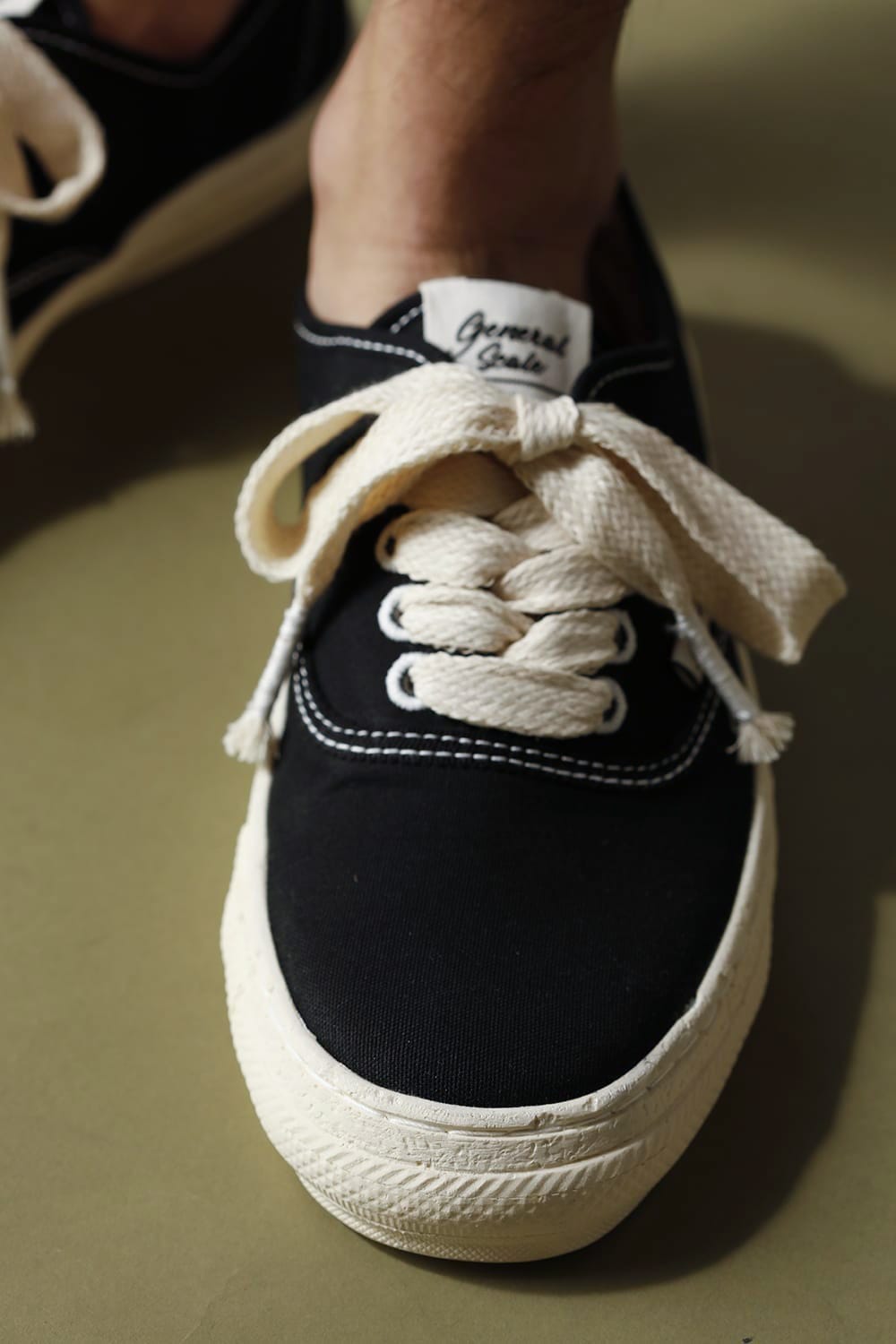 Past Sole Low Cut Sneaker Black