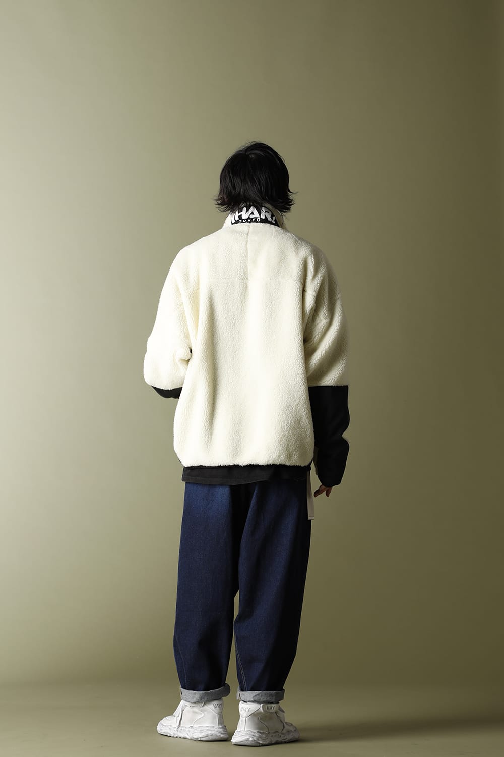 Wide back boa blouson White