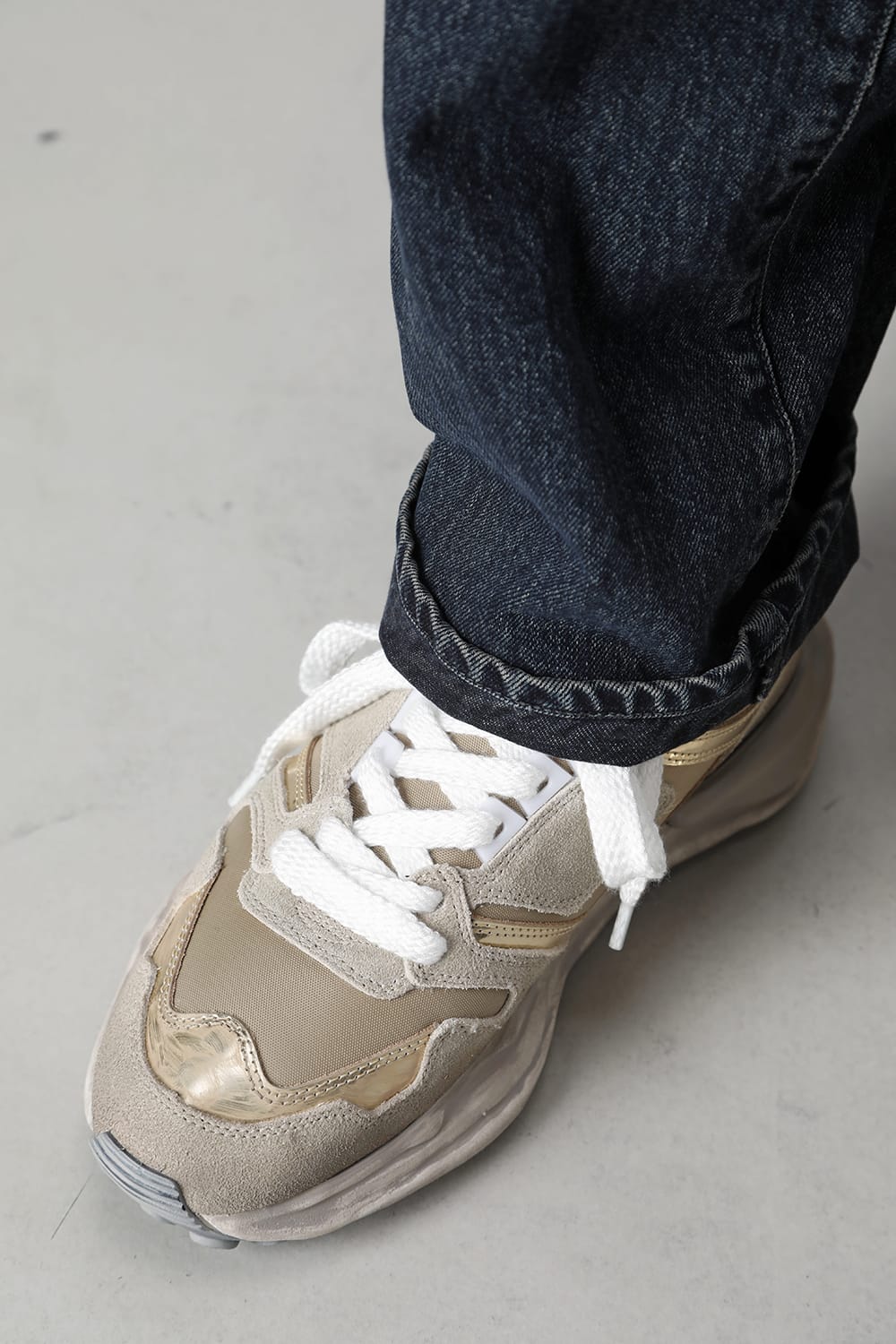 Original distressed effect sole leather Runner sneaker Gold