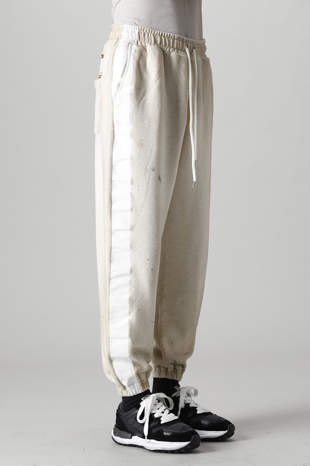 Side painted pants White