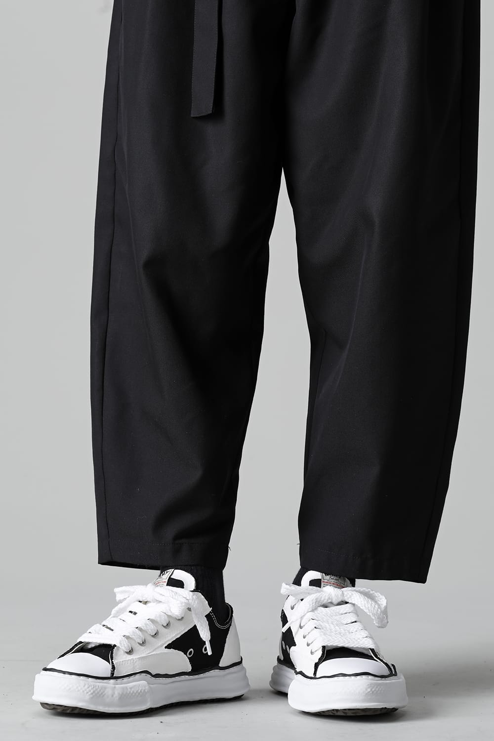 PETERSON Low Original sole rubber painted canvas Low-Top sneakers Black / White