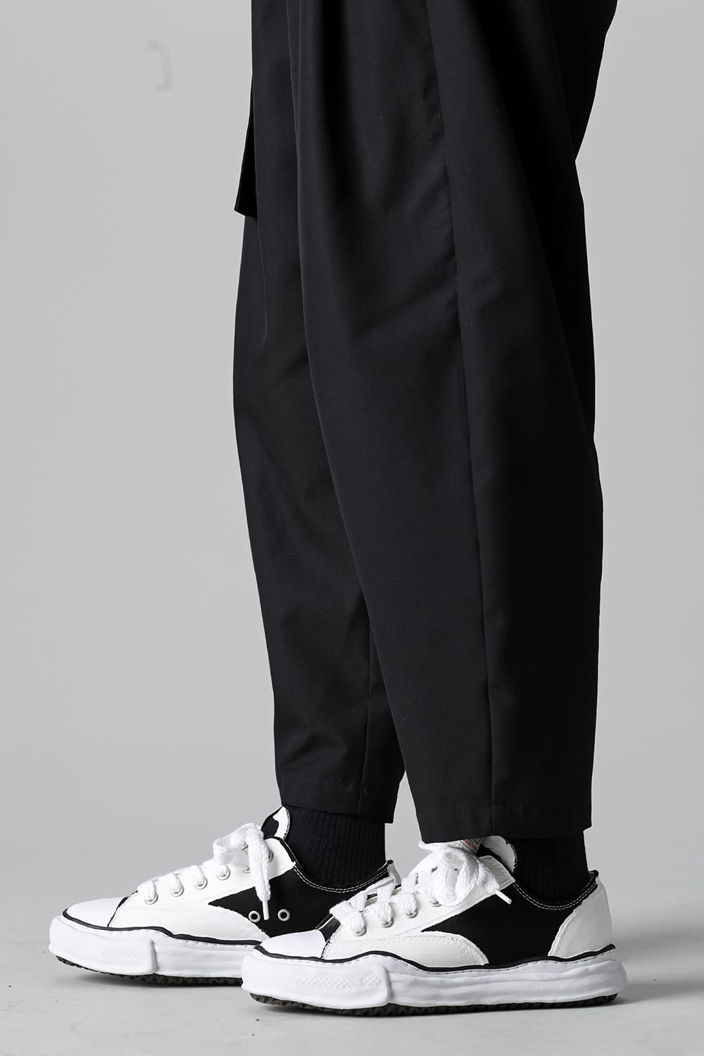 PETERSON Low Original sole rubber painted canvas Low-Top sneakers Black / White