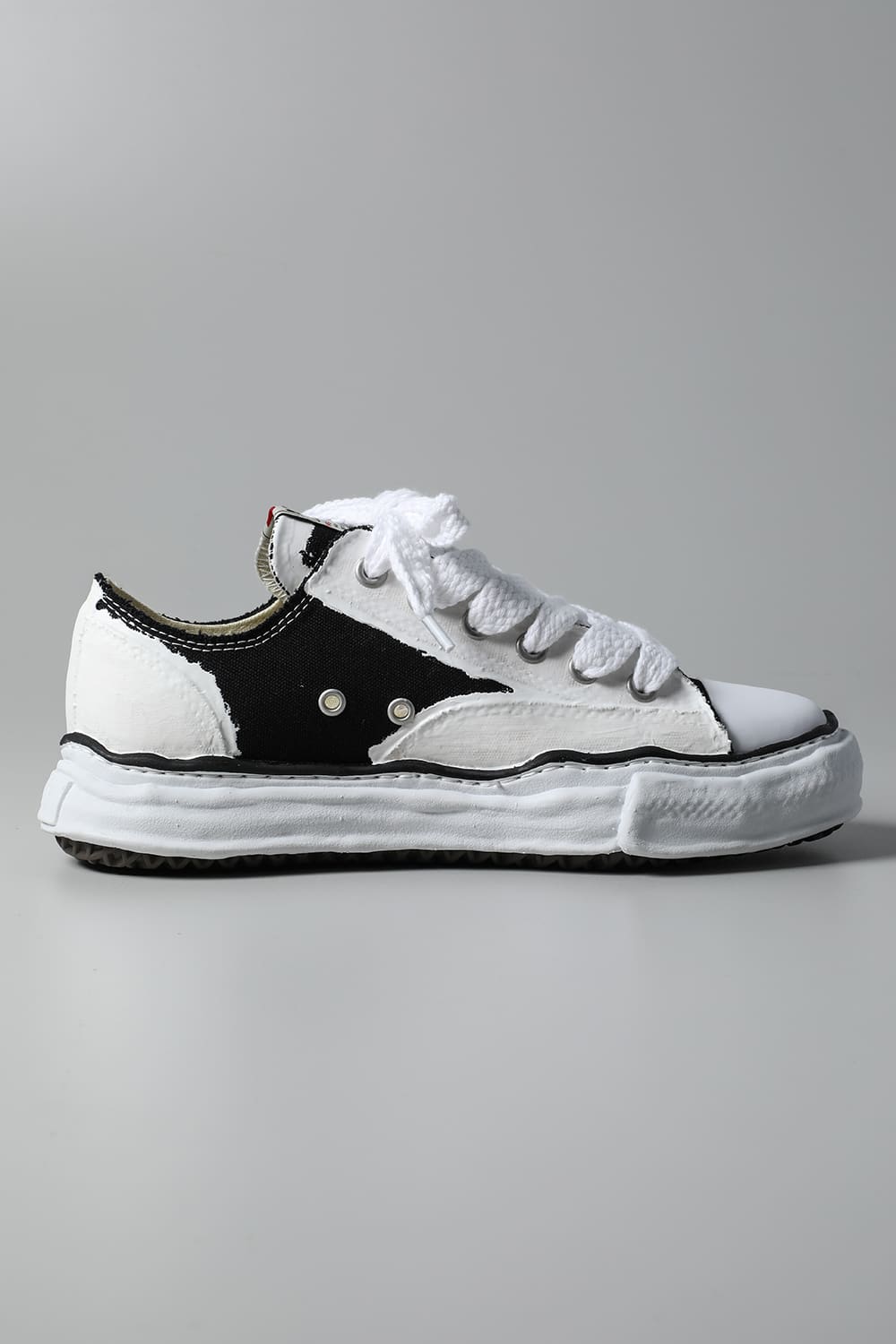 PETERSON Low Original sole rubber painted canvas Low-Top sneakers Black / White