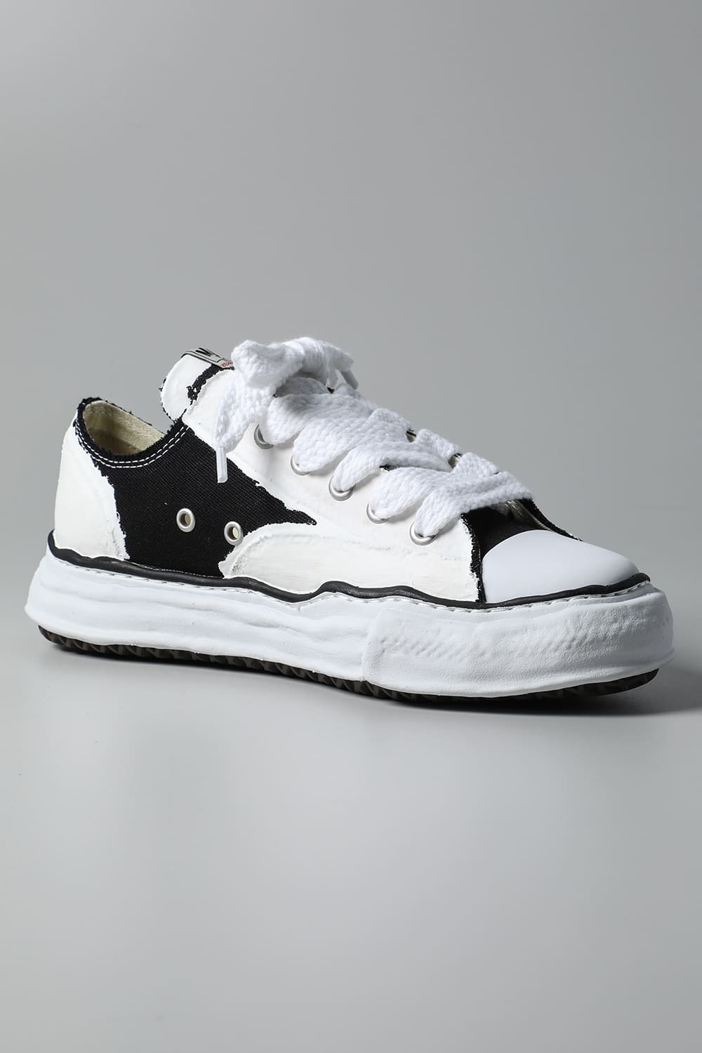 PETERSON Low Original sole rubber painted canvas Low-Top sneakers Black / White