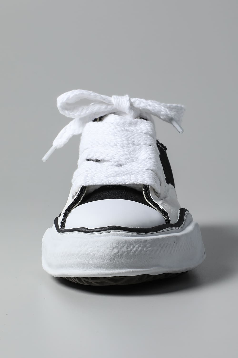 PETERSON Low Original sole rubber painted canvas Low-Top sneakers Black / White