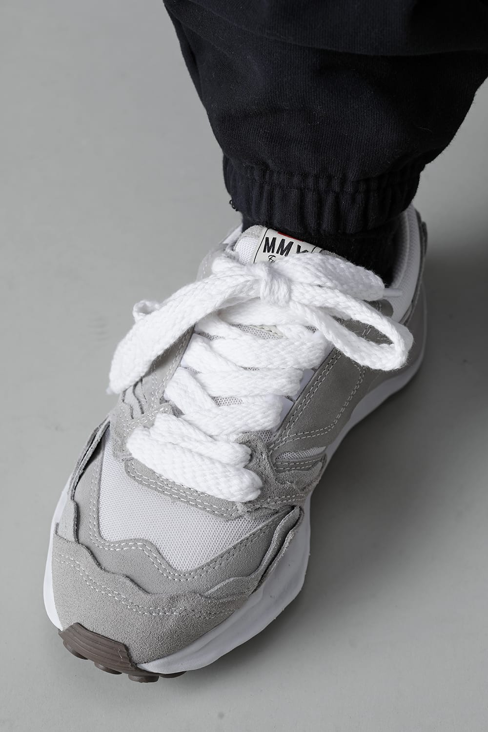 Original sole Broken detail Running sneakers White