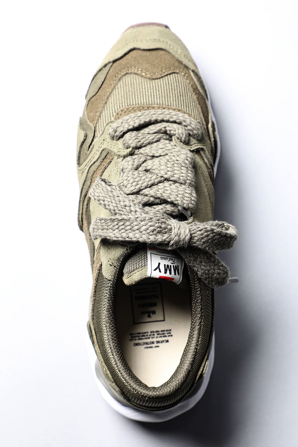 Original sole Broken detail Running sneakers Khaki