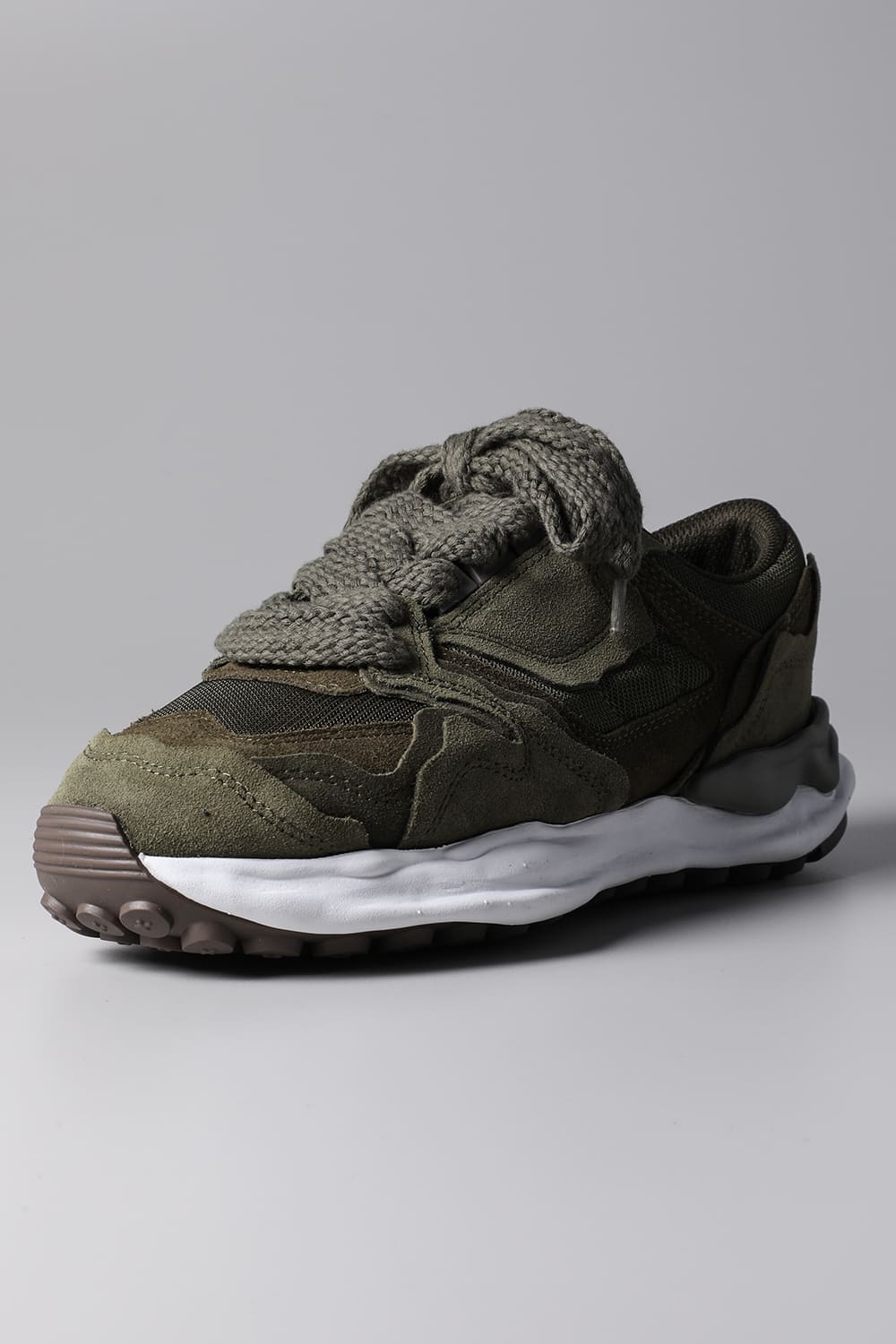 Original sole Broken detail Running sneakers Khaki