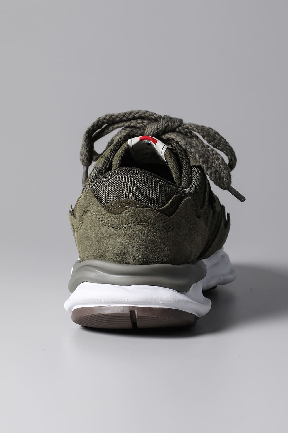 Original sole Broken detail Running sneakers Khaki