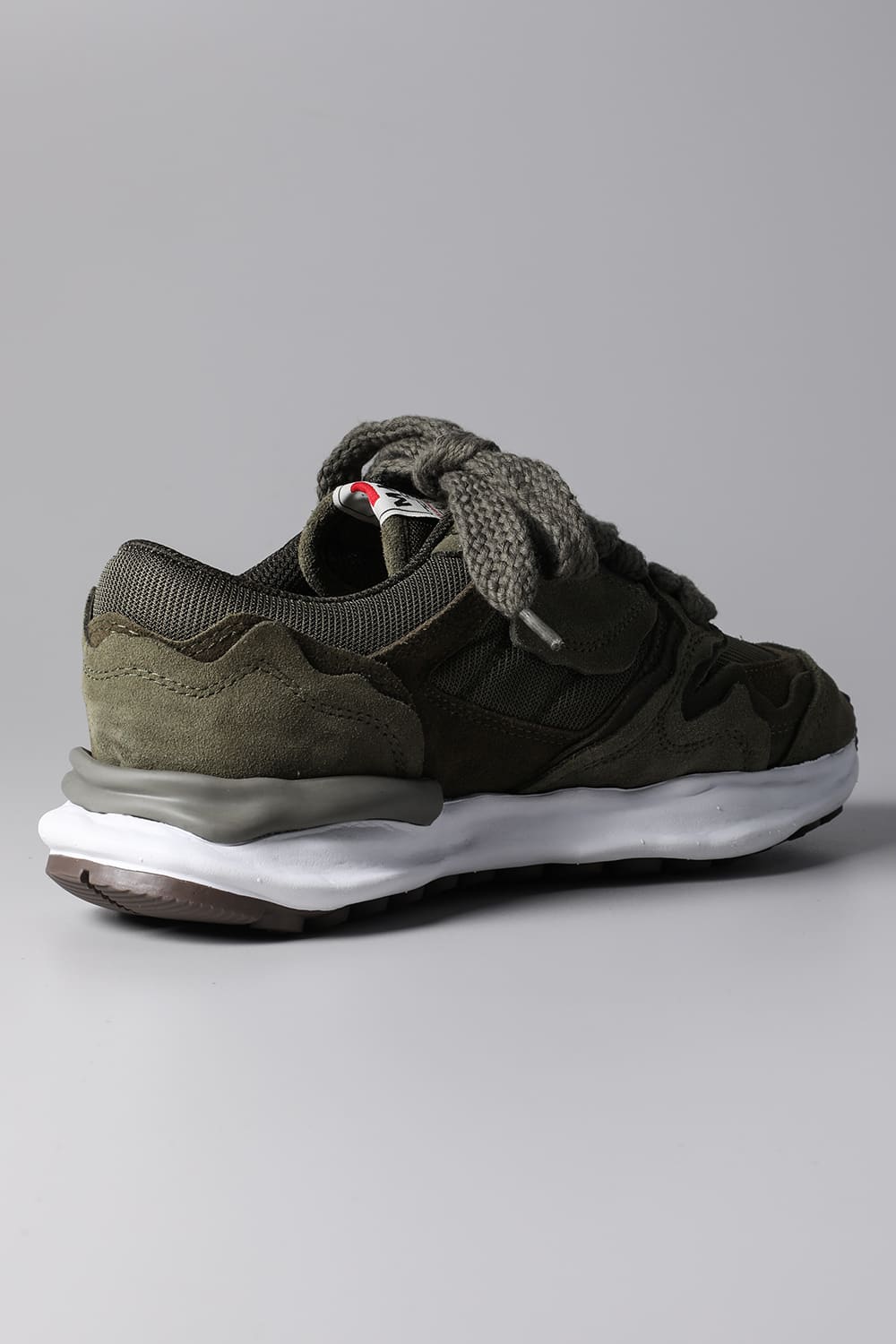 Original sole Broken detail Running sneakers Khaki