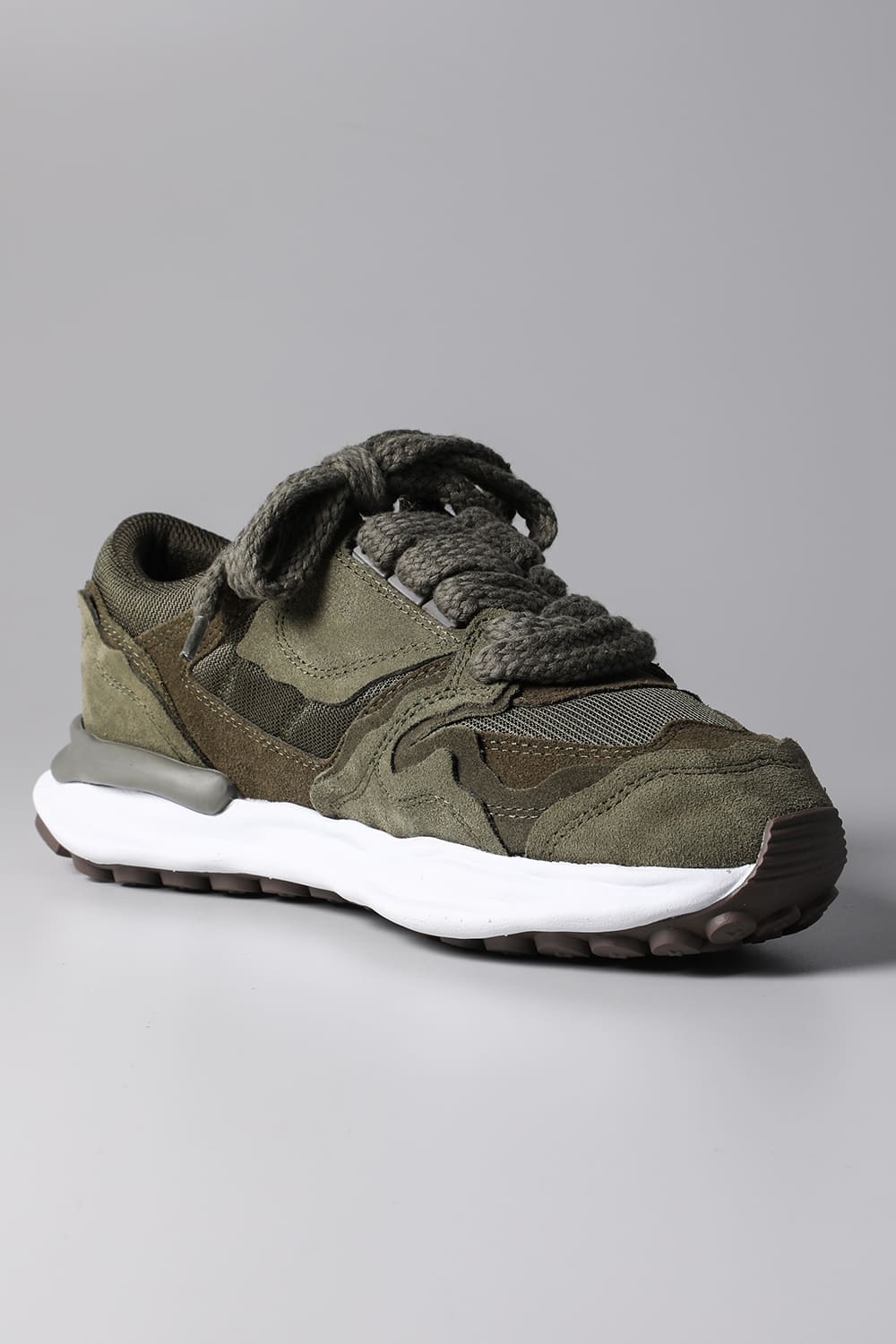 Original sole Broken detail Running sneakers Khaki