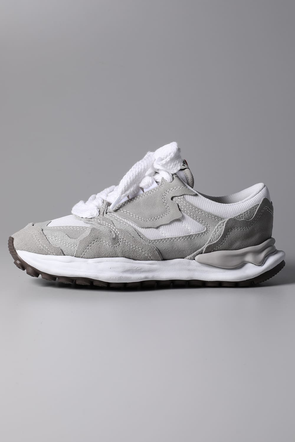 Original sole Broken detail Running sneakers White