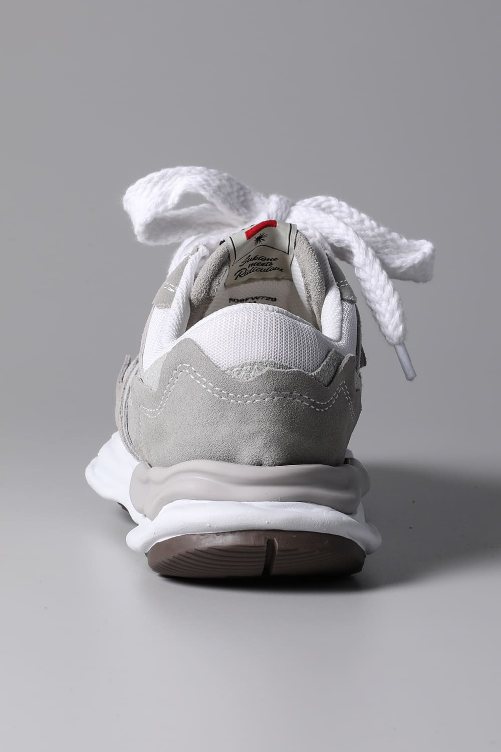 Original sole Broken detail Running sneakers White