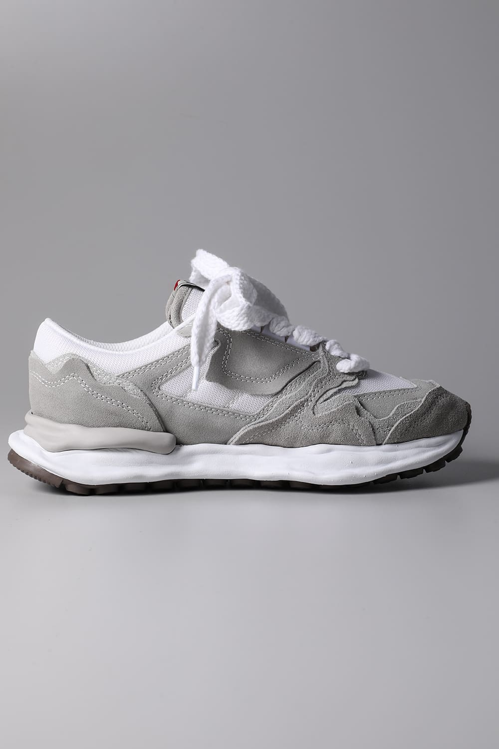 Original sole Broken detail Running sneakers White