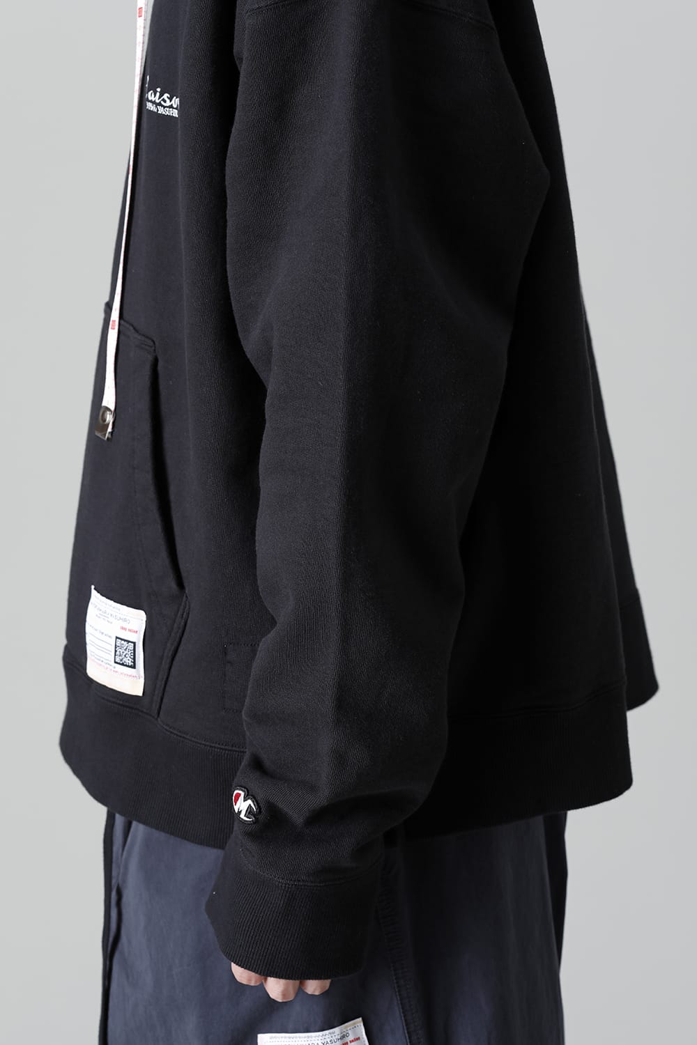 Embroideried hodie  Black
