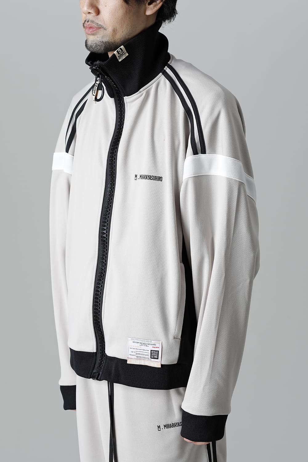 Wide back track jacket