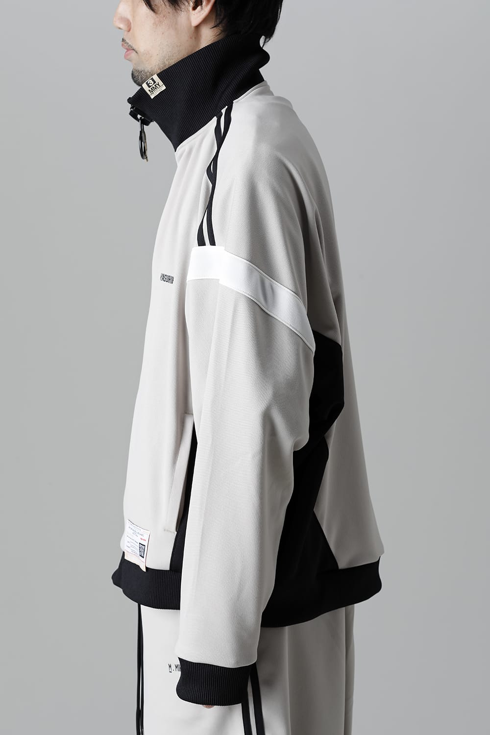 Wide back track jacket