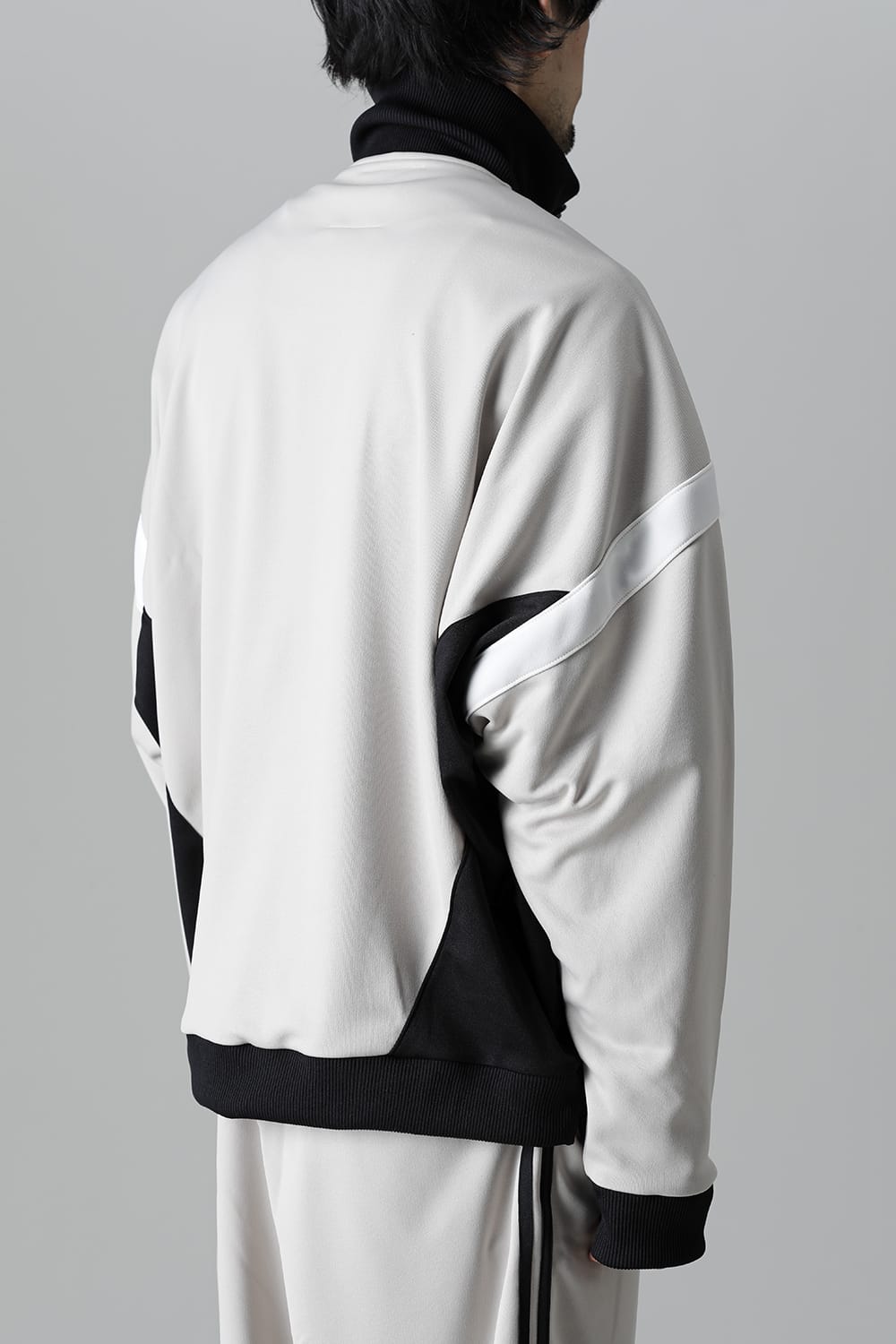 Wide back track jacket