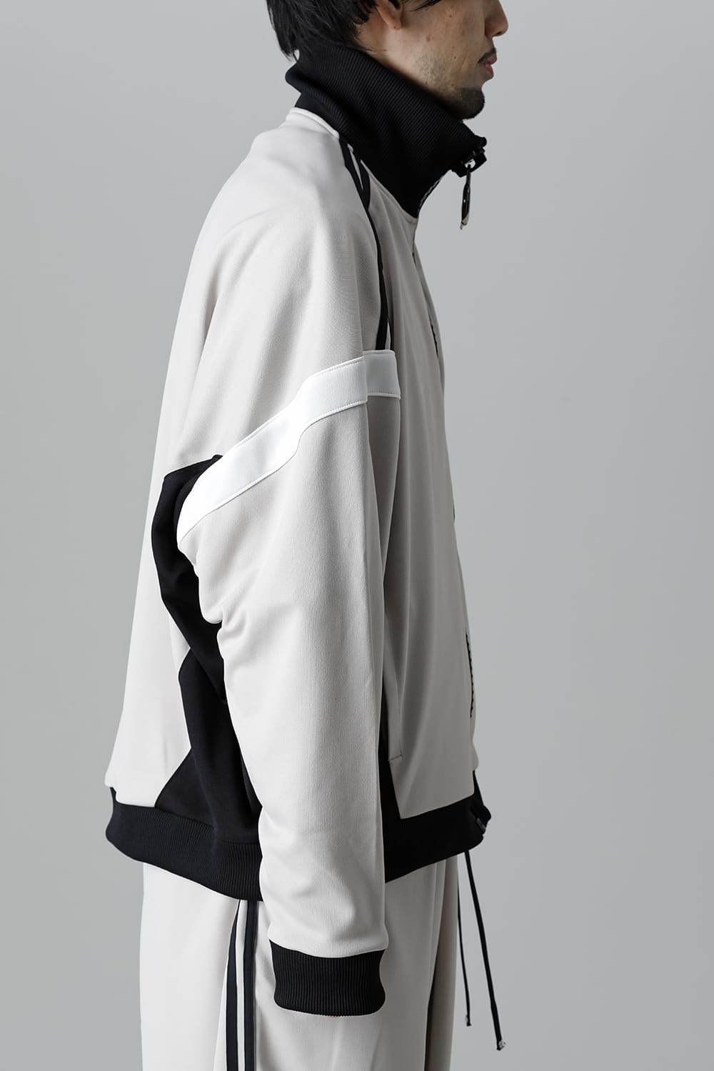 Wide back track jacket