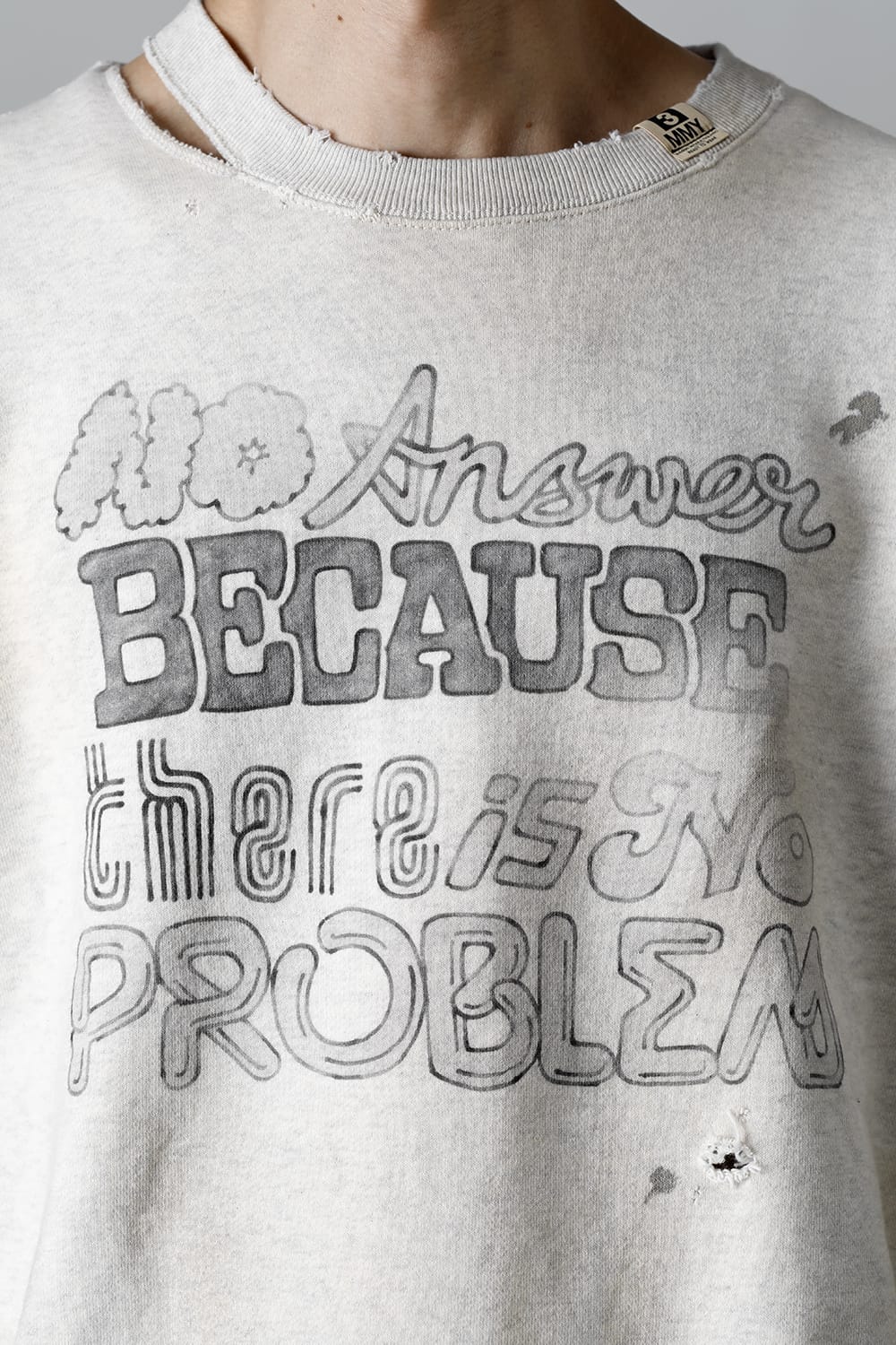 Distressed pullover White