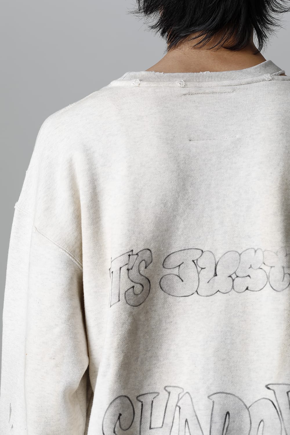 Distressed pullover White