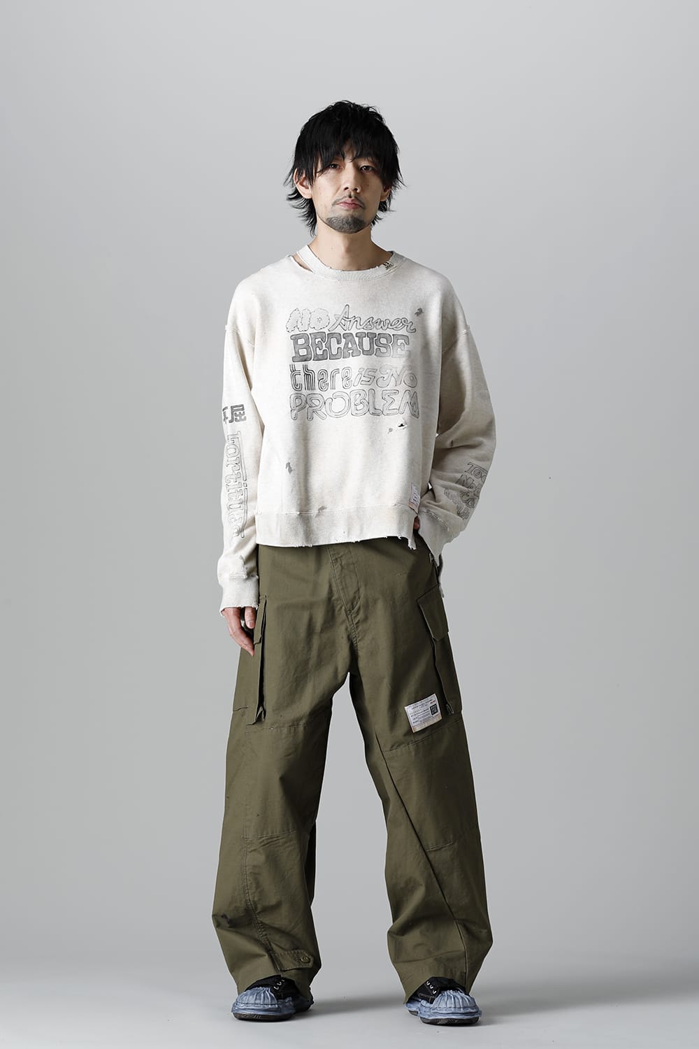 Distressed pullover White