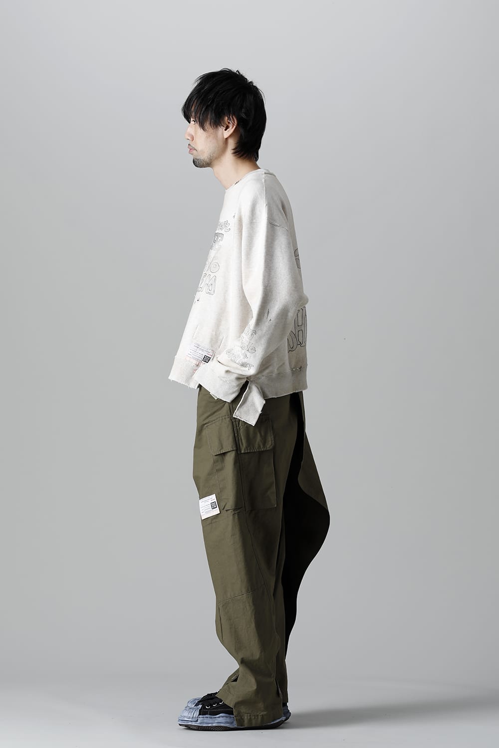 Distressed pullover White