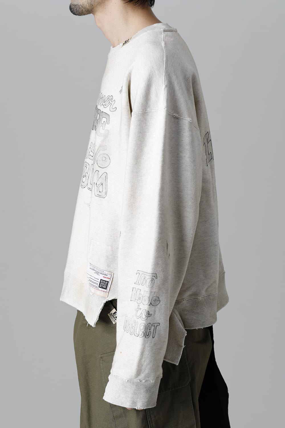 Distressed pullover White