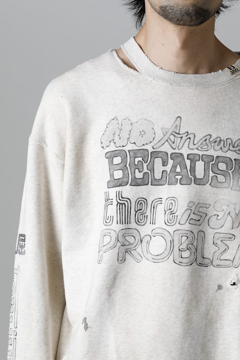 Distressed pullover White