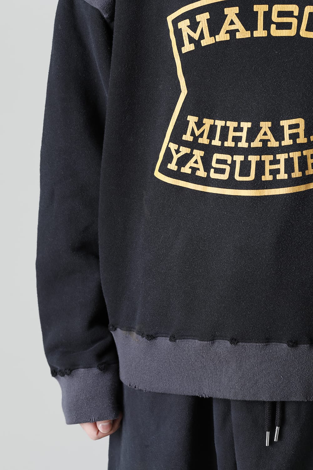 Removable pullover  Black