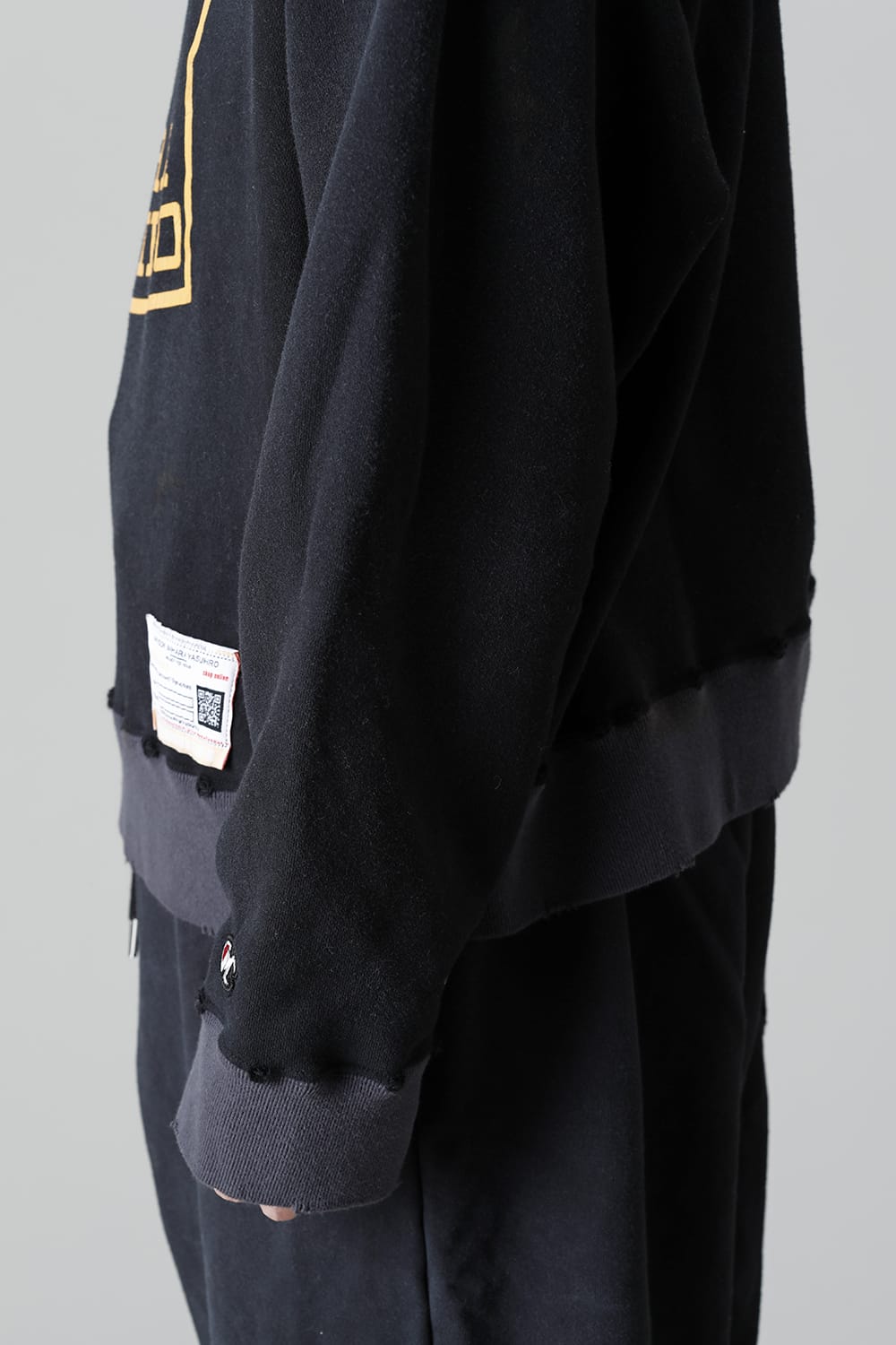 Removable pullover  Black