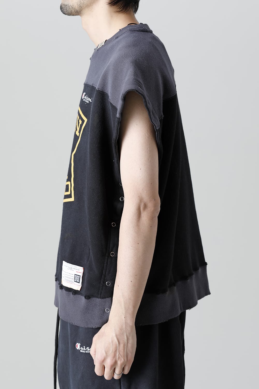 Removable pullover  Black