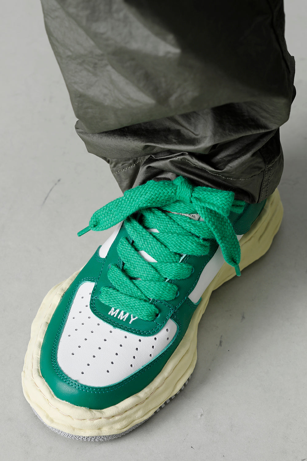 WAYNE Low leather Low-top sneakers  Vintage Like Sole Green / White