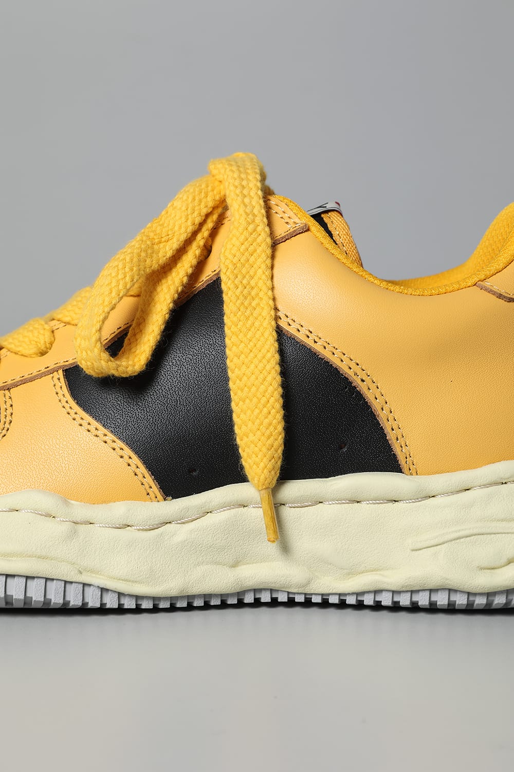 WAYNE Low leather Low-top sneakers  Vintage Like Sole Yellow / Black