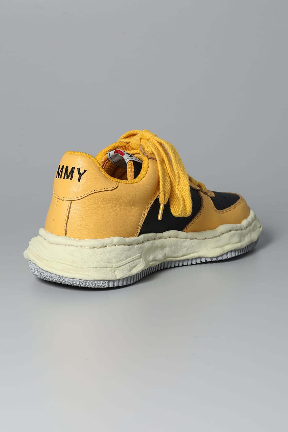 WAYNE Low leather Low-top sneakers  Vintage Like Sole Yellow / Black