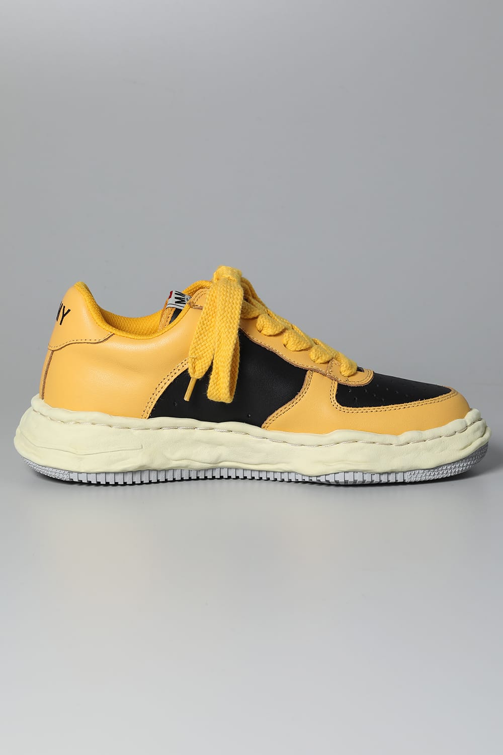 WAYNE Low leather Low-top sneakers  Vintage Like Sole Yellow / Black