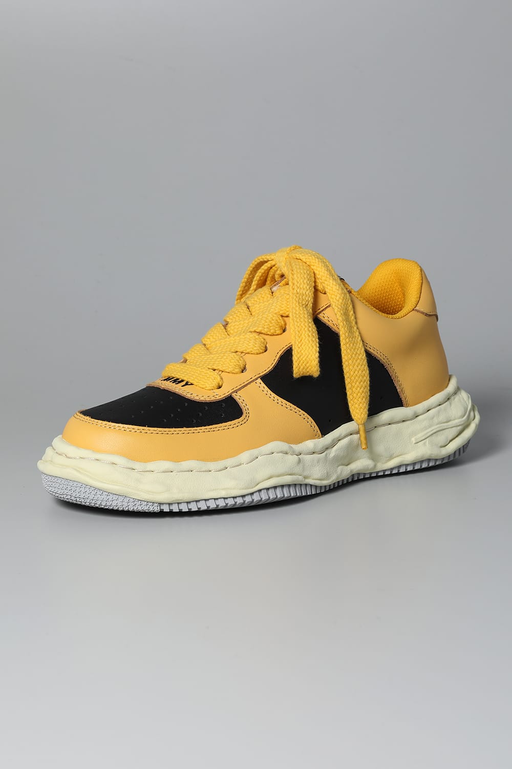 WAYNE Low leather Low-top sneakers  Vintage Like Sole Yellow / Black