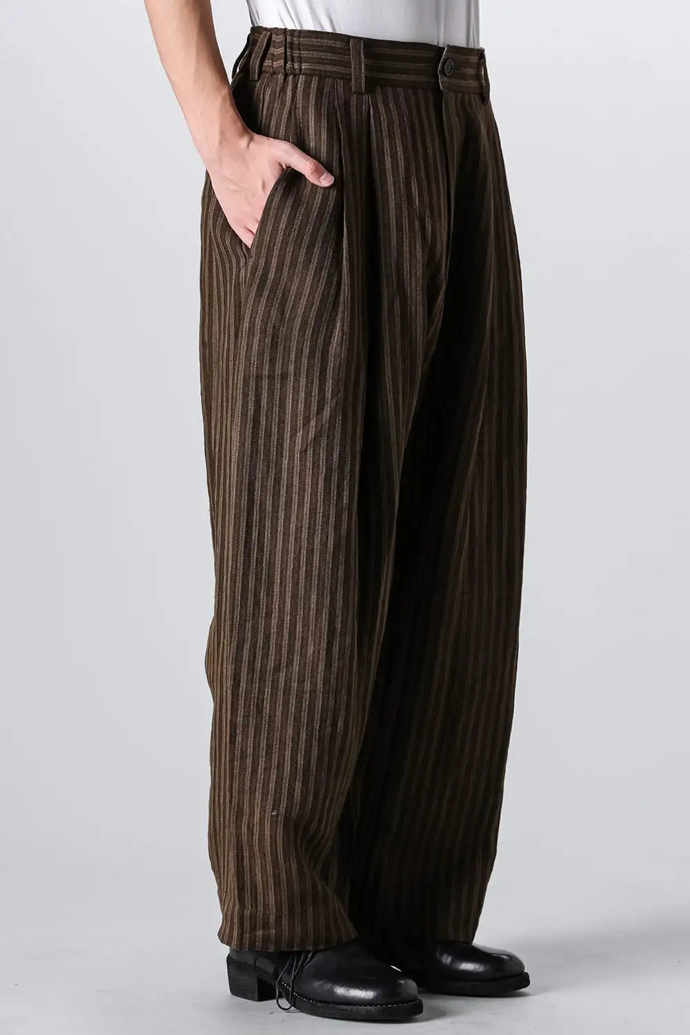 Front Pleats Tapered Long Trousers